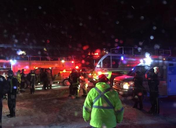 إصابة أكثر من 20 شخصاً إثر انزلاق طائرة بعيداً عن المدرج بكندا