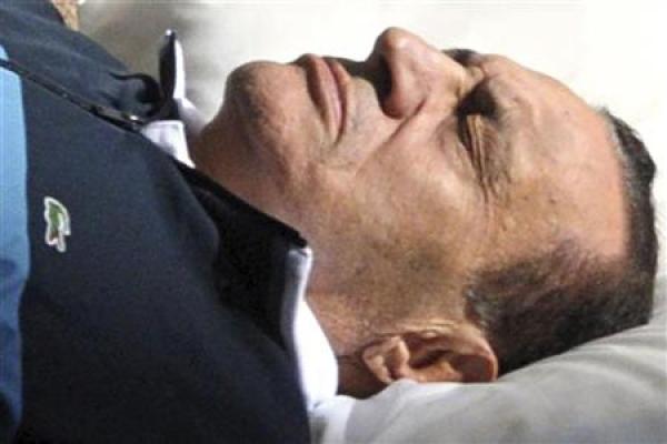 اعادة محاكمة مبارك الرئيس المخلوع الذي حكم مصر ثلاثة عقود بلا منازع