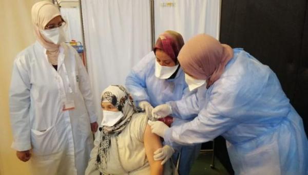 عدد المستفيدين من لقاح "كورونا" بالمغرب في تصاعد مستمر وتسجيل حصيلة منخفضة من الإصابات الجديدة والوفيات