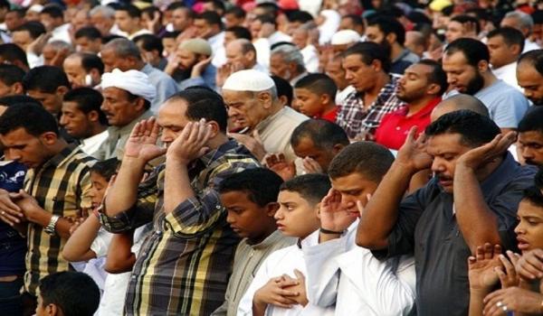 السلطات المصرية تمنع التراويح والاعتكاف في رمضان المقبل