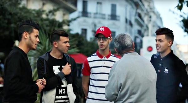 خسئت السياسة : مغربي تائه في قلب الجزائر … شاهد كيف تعاملوا معه ( الفيديو )