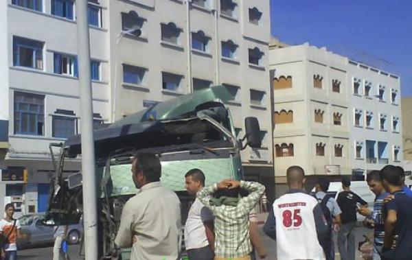 إصطدام شاحنتين في حادثة سير بمدخل مدينة الناظور