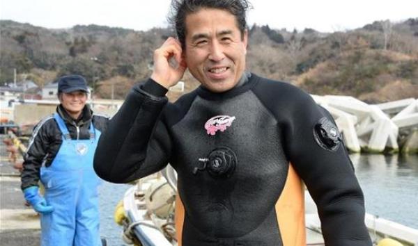 ياباني يتعلم الغوص ليعثر على زوجته التي غرقت في تسونامي