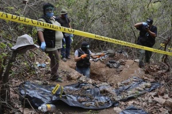 الشرطة المكسيكية تعثر على 50 جثة في منزل