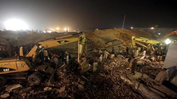 باكستان: 18 قتيلا إثر انهيار مصنع في لاهور