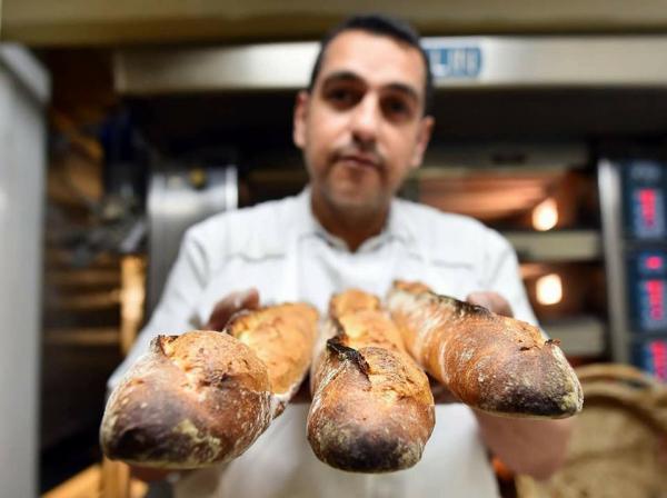 "خباز الرئيس" : خباز تونسي يفوز فى مسابقة «أفضل خبز» ويُعين فى «الإليزيه»
