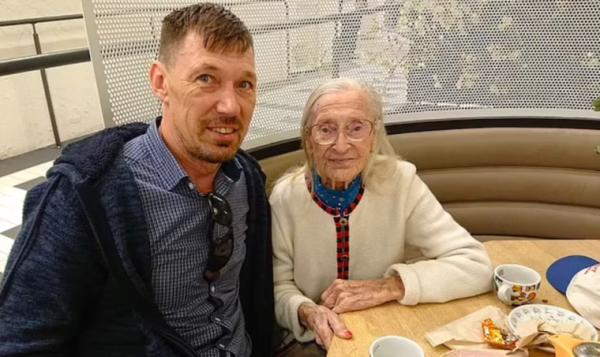 علاقة حب مثيرة للجدل بين أربعيني ومسنة عمرها 103 أعوام