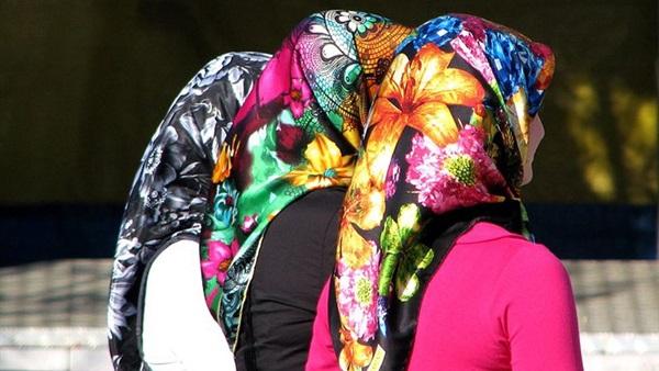 فرنسا : مسلمة حامل تتعرض للاعتداء بسبب ارتدائها الحجاب