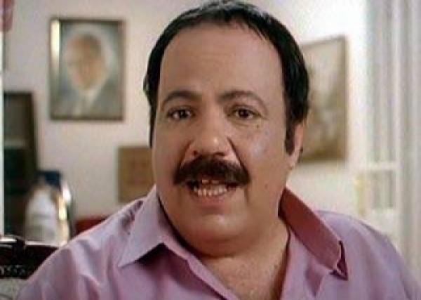 الموت يخطف الممثل الكوميدي المصري طلعت زكريا في سن ال58 عاما