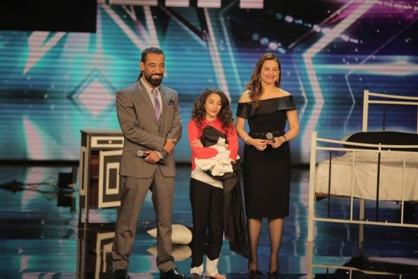 طفلة مغربية ذات 13 ربيعا تُذهل لجنة تحكيم " Arabs Got Talent" و تتأهل للنهائي (فيديو)