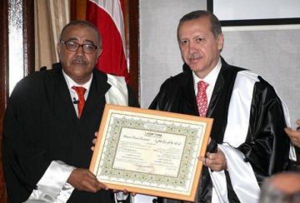 عميد كلية الآداب : الجزائر قدمت الدكتوراه لأردوغان كردة فعل على دعمه لمغربية الصحراء