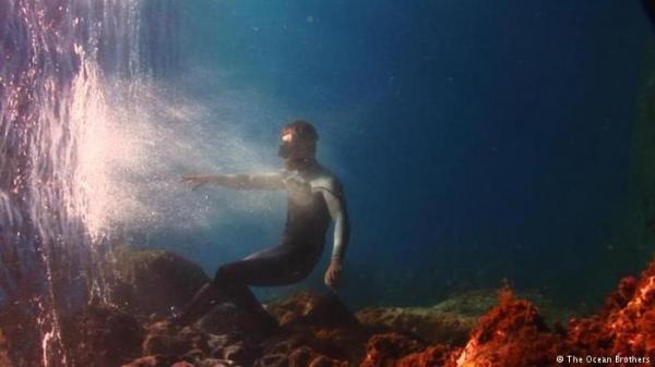 ابتكار ملابس تتيح إمكانية التنفس تحت الماء
