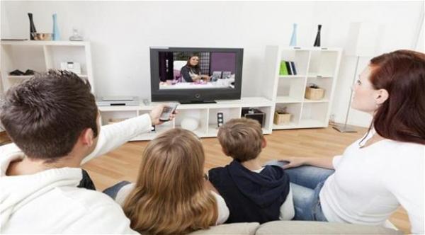 لماذا يتجاهل الأطفال والديهم أثناء متابعة التلفزيون؟