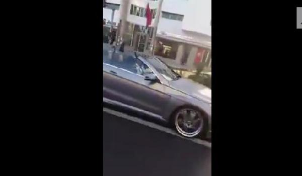 الفيديو : هكذا التقط شاب فيديو للملك أثناء جولته بشارع الزرقطوني بالبيضاء