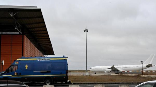 فرنسا تحتجز طائرة قادمة من الإمارات بشبهة "الاتجار بالبشر"