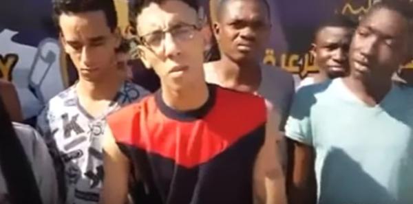 انفراد... فيديو يدمي القلب لشباب مغاربة من قلب ليبيا :" بغينا سيدنا يعتقنا من هاد الجحيم بغينا نرجعو لبلادنا راه مكرفسين"