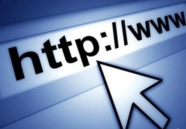 "البام" يطالب الحكومة بإخضاع المواقع الإلكترونية لرسوم "التمبر"