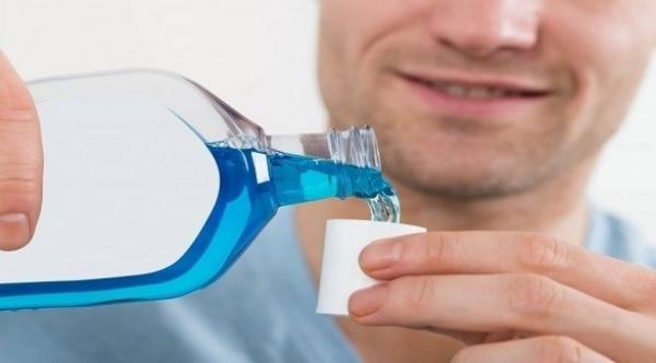 تحذيرات من استخدام غسول الفم مباشرة بعد تنظيف الأسنان بالمعجون