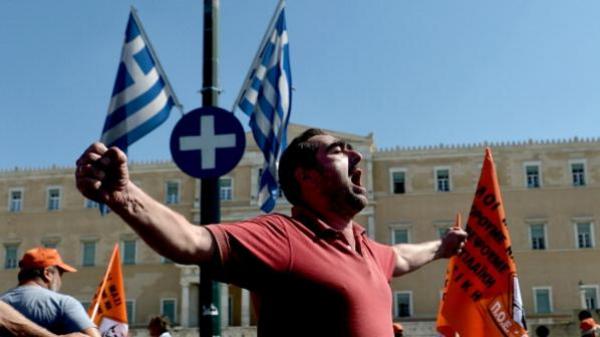 استقالة وزير المالية اليوناني بعد رفض خطة الإنقاذ