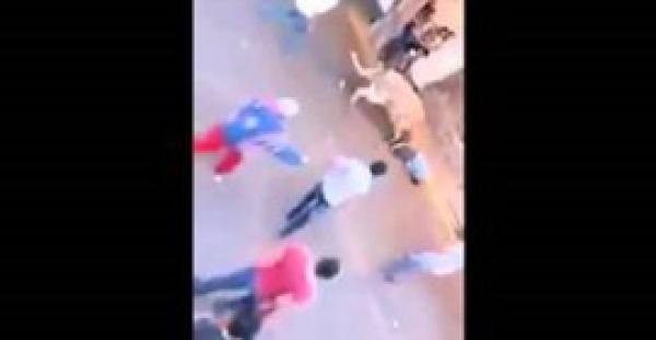 بالفيديو.. هجوم شرس لثور على رجل يودى بحياته على الفور