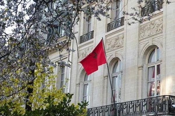 التحقيق مع انفصالي حاول نزع العلم المغربي من أعلى قنصلية المملكة ببوردو