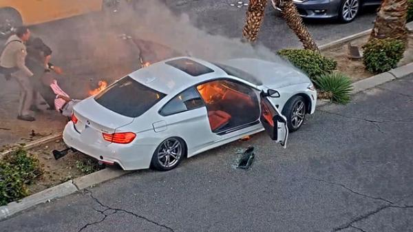 لحظة إنقاذ سائق اندلعت النيران في سيارته(فيديو)