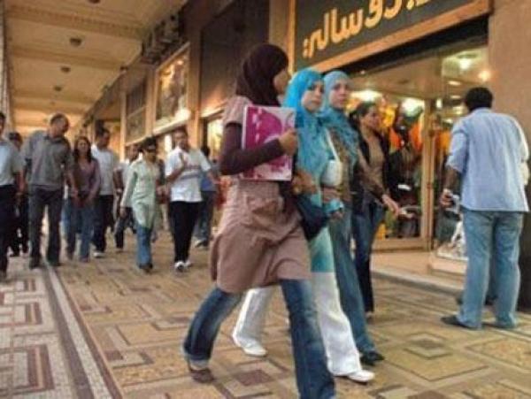 الحجاب الموسمي في رمضان ينعش تجارة \"الزي الإسلامي\" بالمغرب