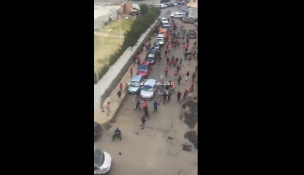 بالفيديو: شغب الديربي البيضاوي.. تكسير سيارات ومحلات قرب مركب محمد الخامس وهذا ما وقع