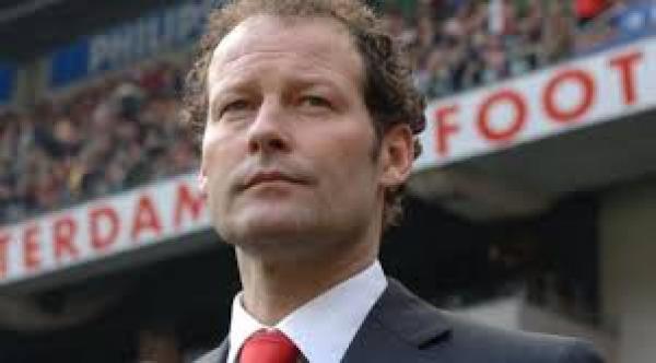 إقالة داني بليند من تدريب المنتخب الهولندي