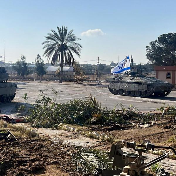 الدبابات الإسرائيلية في معبر رفح للمرة الأولى منذ عام 2005
