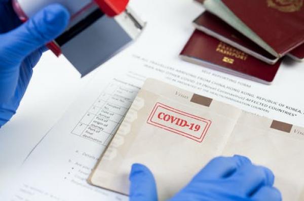 إسبانيا لا تستبعد اعتماد " جواز التلقيح " من أجل السفر والتنقل