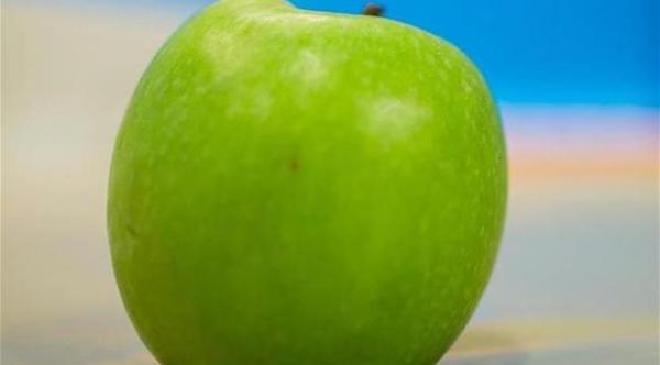 هل ثمرة تفاح يومياً تغنيك حقاً عن الذهاب إلى الطبيب؟