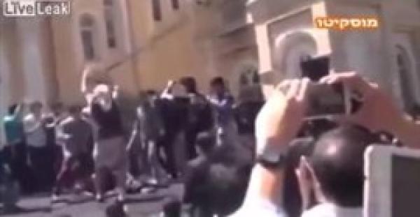 بالفيديو.. لقطات مروعة للحظة سحل وقتل امرأة في إحدى ساحات إيران