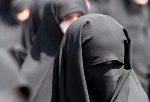 "الدولة الإسلامية" تخير نساء العراق بين الحجاب الشرعي أو العقاب