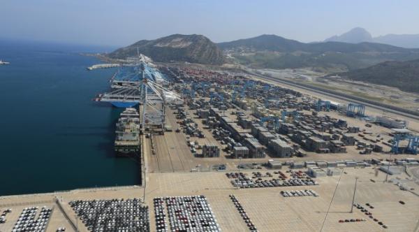 ميناء طنجة المتوسط يحقق إنجازا غير مسبوق ويمنح المغرب الصدارة إفريقيا