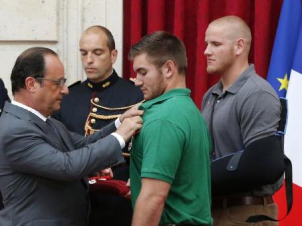 منح وسام لجندي بالحرس الوطني الامريكي شارك في احباط هجوم المغربي أيوب ضد قطار فرنسي