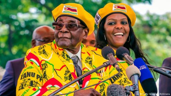 زيمبابوي: الجيش يسيطر على العاصمة و الرئيس موغابي يؤكد أنه تحت الإقامة الجبرية