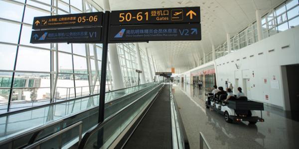 ظهور إصابات بكورونا تدفع السلطات الصينية إلى إلغاء مئات الرحلات الجوية وإغلاق بعض المدارس