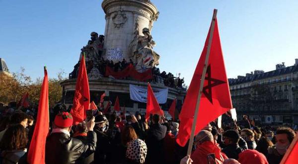 الجالية المغربية تتظاهر في باريس دعما للتدخل المغربي بالكركرات