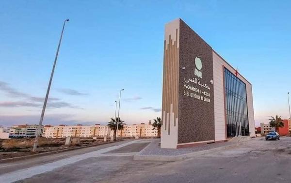 مقاولٌ مغربيٌّ يَخلقُ الحدثَ ببنائه مكتبةً من ماله الخاص في مدينة الناظور.. نشطاء: المبادرةُ تستحقّ الثّناءَ