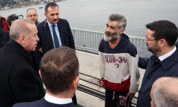 الرئيس التركي "أردوغان" ينقذ مواطنا من الانتحار في آخر لحظة بإسطنبول