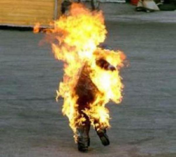 مغربي يضرم النار في نفسه أثناء مظاهرة احتجاجية بالرباط