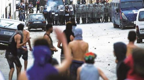 اصابة نحو 80 شرطيا في “أحداث العيد” بالحسيمة