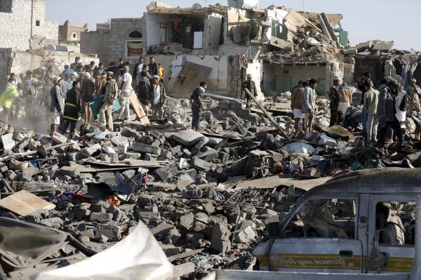 دقائق بعد صُدور بيان خليجي مُشترك..سلاحُ الجو السعودي يدُك مواقع الحوثيين في اليمن
