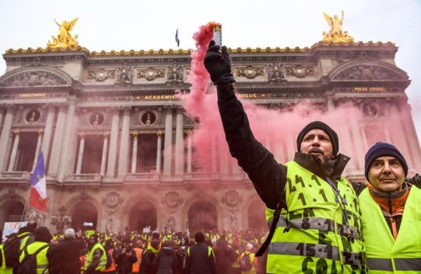 فرنسا تشهد الخميس أكبر إضراب مفتوح في تاريخها