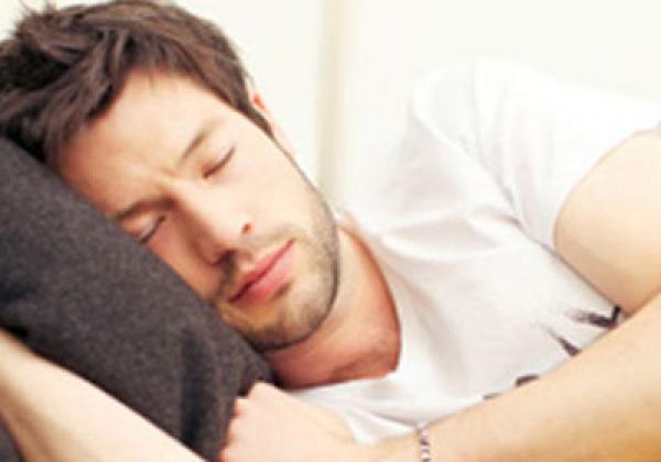 4 أسباب تدفعك لترك عادة النوم على البطن