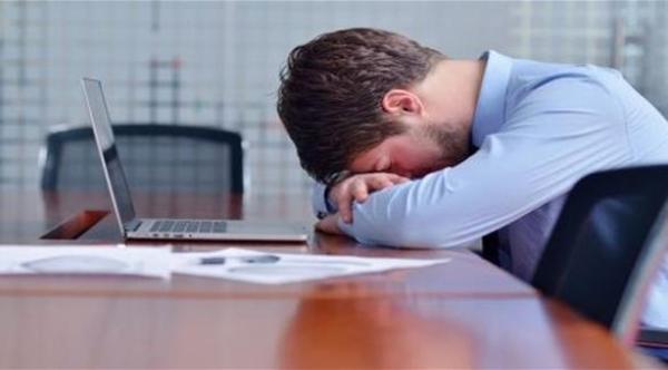 دراسة: ارتباط قوي بين طول ساعات العمل والإصابة بالسكتة الدماغية
