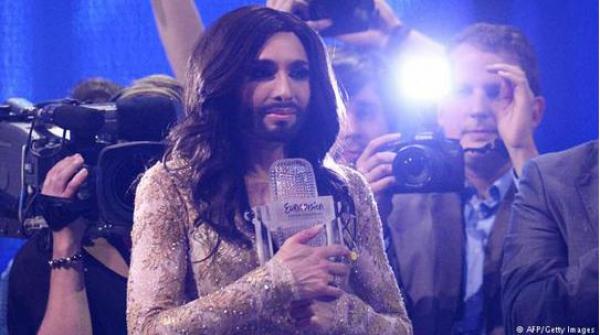 بالفيديو : متحول جنسيا يفوز بمسابقة يوروفيجن 2014