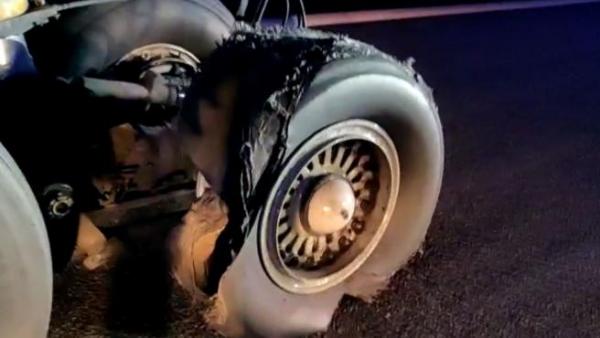 هبوط اضطراري بمطار مدريد..طائرة كندية تنجو من كارثة بسبب انفجار إحدى عجلاتها (فيديو)