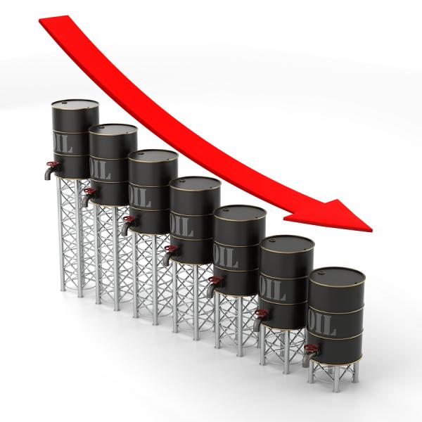 هبوط أسعار النفط مع توقع بقاء إنتاج (أوبك) مرتفعا